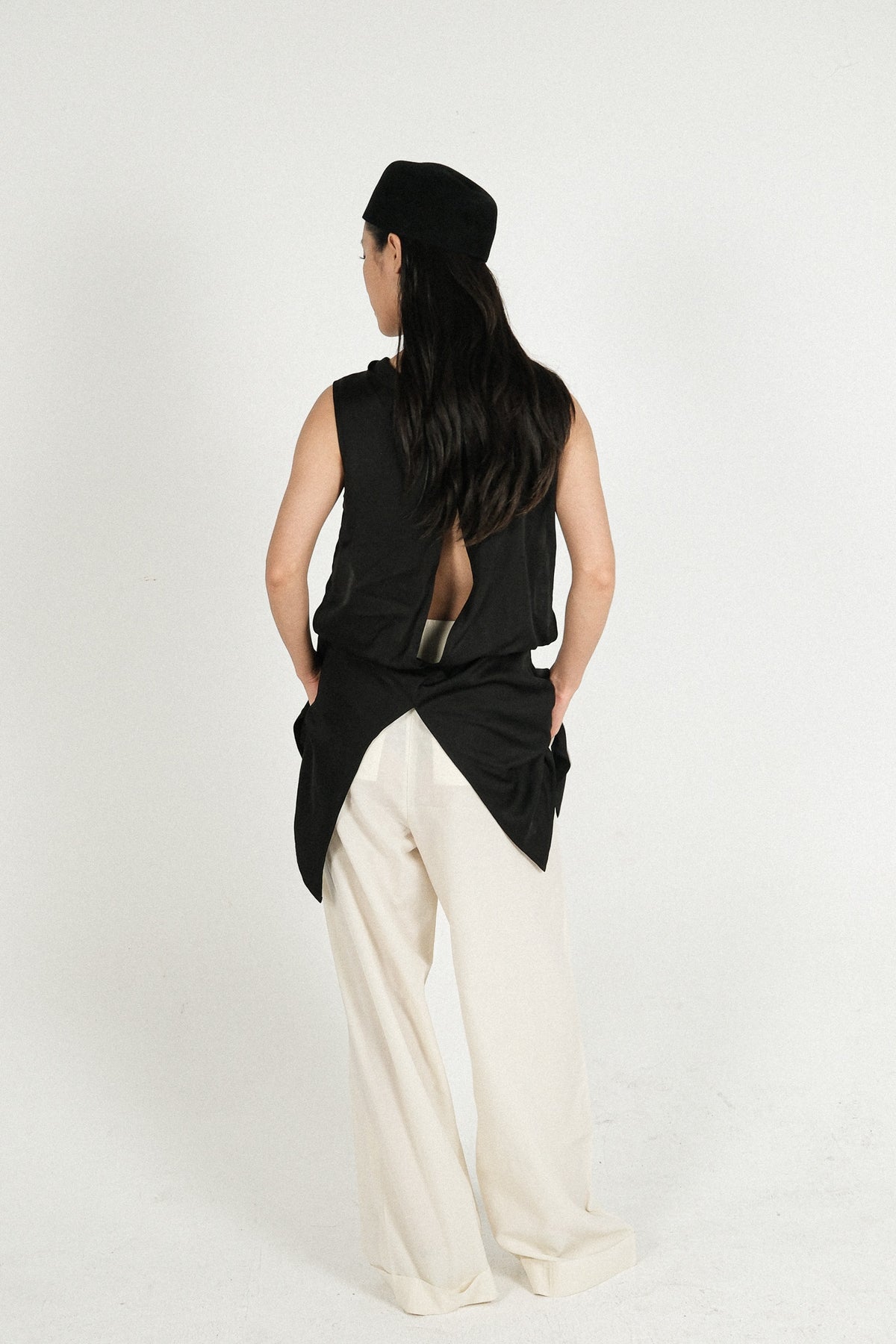 AURORA DÙ GRACIE silk top in black